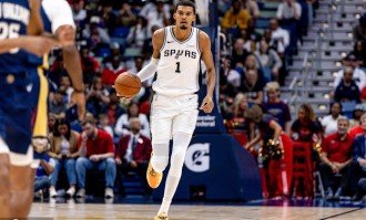 文班亚马29+11+6犯锡安27+10+7 马刺加时战胜鹈鹕