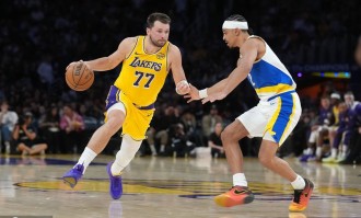 东契奇44+9+5西卡26分 詹姆斯伤缺湖人轻取步行者