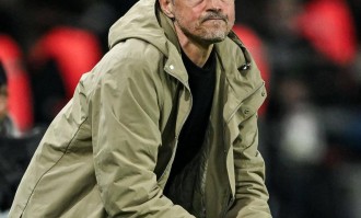 法甲爆冷！大巴黎主场1-3不敌摩纳哥，积分榜形势骤变，黑马崛起引关注