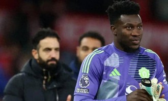 表现不佳还求续约！奥纳纳让曼联头疼，或签马丁内斯替代他？